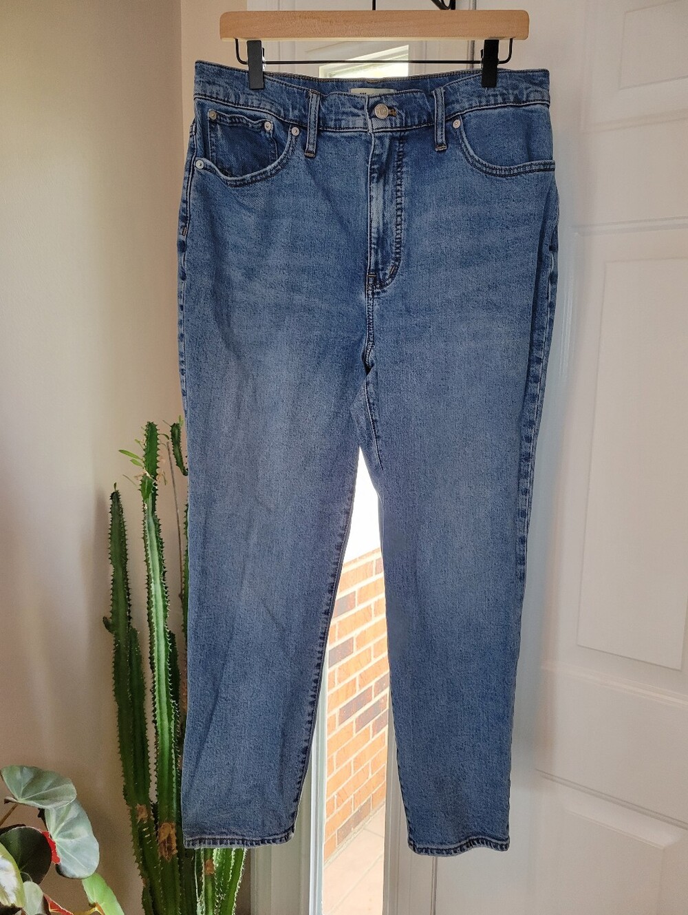 Madewell The Mom Jean High Waisted Light Wash Jeans, Size Womens 31